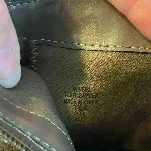 Unisa Women’s Ankle Boot Size 7.5 Taupe Side Zip Buckle Accent. - Picture 6 of 14